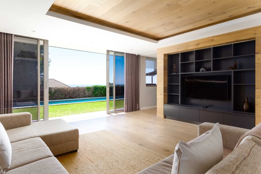 5 Bedroom Property for Sale in Fresnaye Western Cape